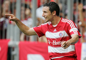 Mark_van_Bommel_celeb_v_Hannover_561104.jpg