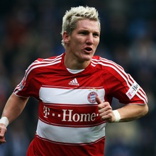 Bastian_Schweinsteiger_red_bayern.jpg