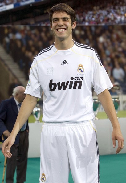 Official_Presentation_Kaka_New_Real_Madrid_iyXpoEy3hdgl.jpg