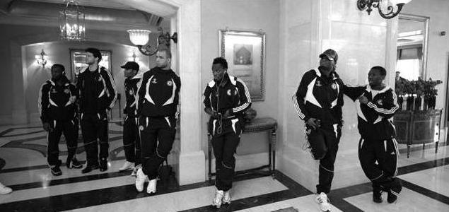 Players_waiting_in_the_hotel_in_Istanbul_before_the_Fenerbahce_away_match.JPG
