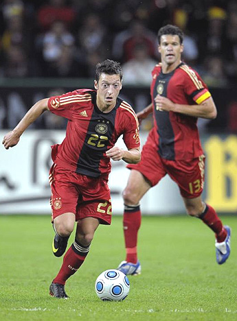oezil_ballack_345x468.jpg