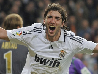 Real_Madrid_Gonzalo_Higuain_celeb_1458605.jpg
