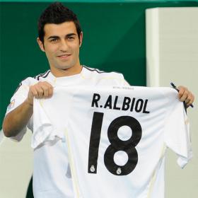 Raul_Albiol_durante_presentacion.jpg