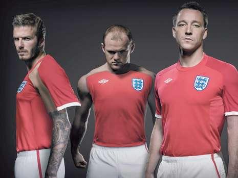 england_trikot_15277971__MBQF_1267527098_templateId_renderScaled_property_Bild_height_349.jpg