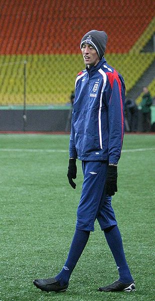 309px_Peter_Crouch_Russia_vs_England_17_o__tober_2007_training_one_day_prior_to_a_match.jpg