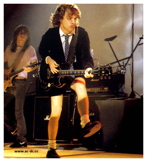 angus_malcolm_young_09_1_.jpg