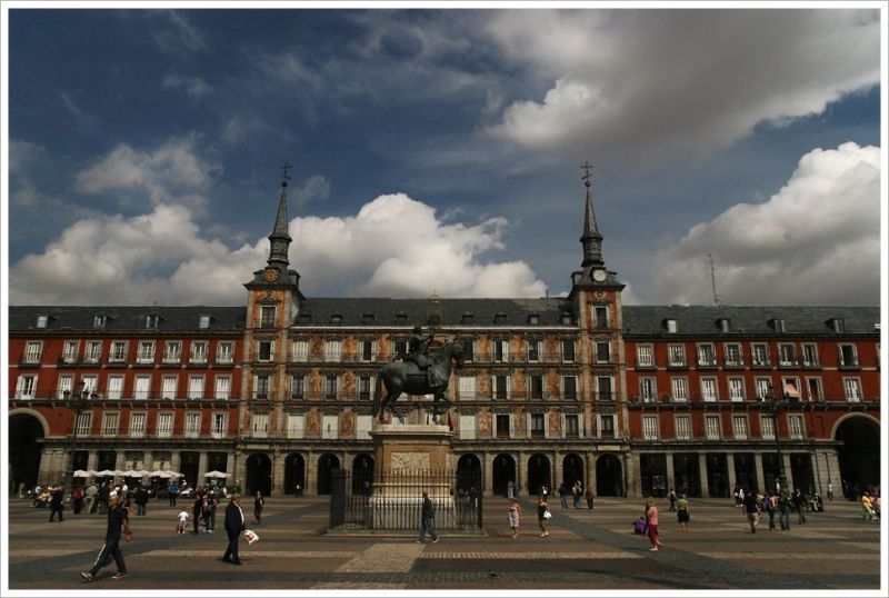 Casa_de_la_Panaderia_en_la_Plaza_Mayor_de_Madrid.jpg