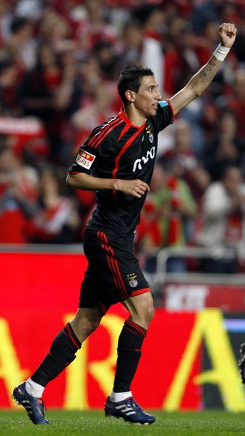 Benfica__s_Di_Maria_celebrates_his_goal_against_Olhanense_during_their_Portuguese_Premier_League_soccer_match_at_Luz_stadium_in_Lisbon_April_24__2010..jpg