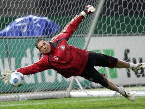 tim_wiese_von_werder_bremen_training_dfb_13774819__MBQF_1256910858_templateId_renderScaled_property_Bild_height_349.jpg