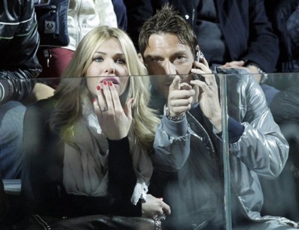 AS_Roma_forward_Francesco_Totti__right__and_his_wife_Ilary_Blasi_watch_a_tennis_match_between_Spain__s_Rafael_Nadal_and_Romania__s_Victor_Hanescu_at_the_Rome_Masters_tennis_tournament__in_Rome__T.jpg