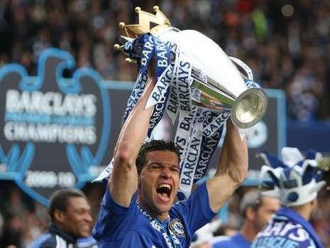 michael_ballack_englischer_meister_pokal_16079211_mfbq_templateId_renderScaled_property_Bild_height_349.jpg