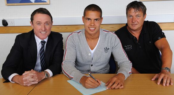 efc__1274706141_Rodwell_Contract_Signing_with_.jpg