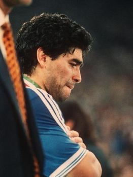 Fu_C3_9Fball_WM_201990_20Maradona_20weint_20nach_20WM_Finale__4984571__MBHF_1278178441_templateId_renderScaled_property_Bild_height_349.jpg