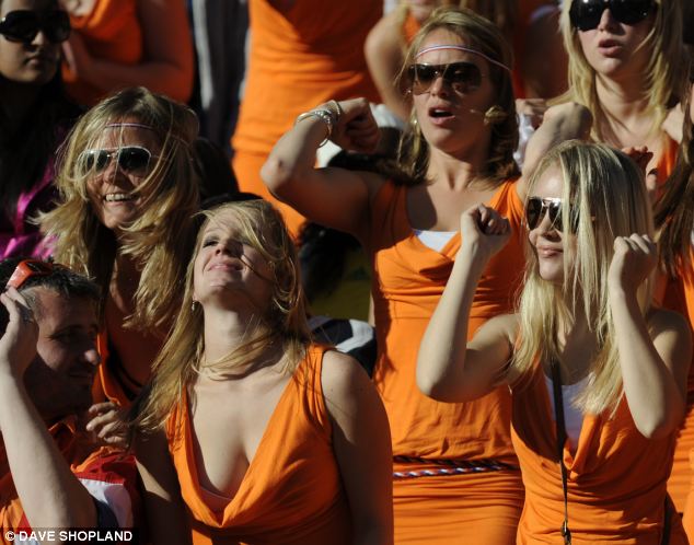holland_football_fans.jpg
