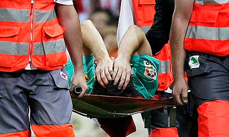 Lionel_Messi_leave_the_fi_006.jpg