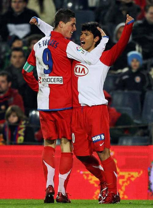 sergio_kun_aguero_junto_a_su_ex_companero_fernando_torres_1122_15180.jpg