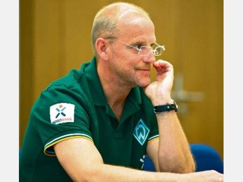 532305742_entspannt_gelaunt_werder_trainer_thomas_schaaf_gestern_eine_ausfuehrliche_bilanz_bisherigen_vorberei.9.jpg