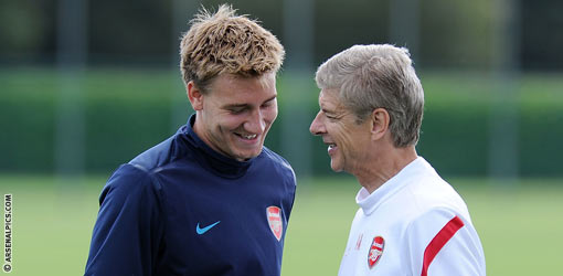 gun__1313422031_bendtner_wenger.jpg