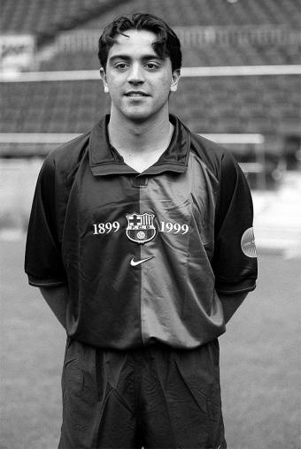 Xavi_cumple_anos_primera_plantilla_Barca.jpg