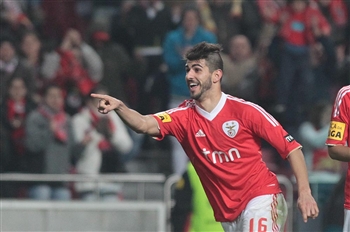 SLB_Futebol_NelsonOliveira_Golo_Benfica_SantaClara_18Jan2012_H.jpg