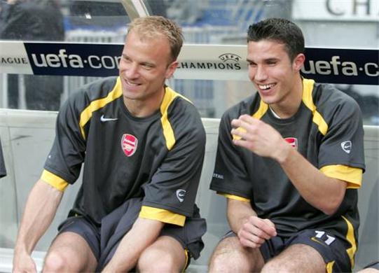 Bergkamp_believes_Robin_Van_Persie_has_been_outstanding_133450.jpg