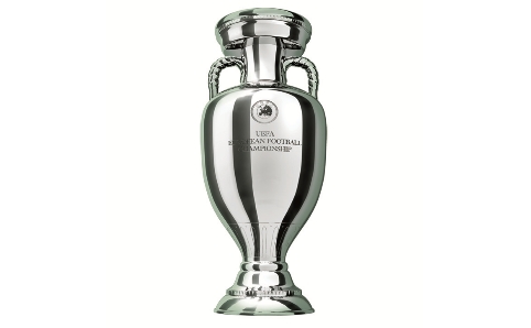 uefatrophy.jpg