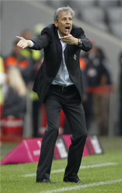 Lucien_Favre_unhappy_with_philosophy_of_German_clubs_Bundesliga_News_109653.jpg