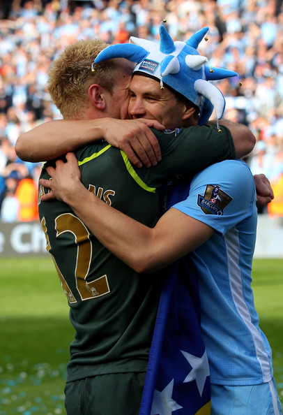 Joe_Hart_Edin_Dzeko_Manchester_City_v_Queens_kfJ5BMLYM_ll.jpg