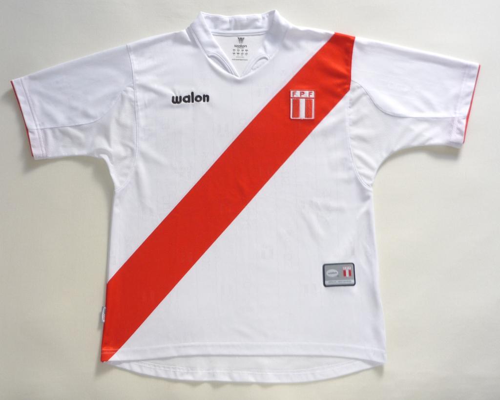 peru_home_football_shirt_2004_2006_s_24575_1.jpg