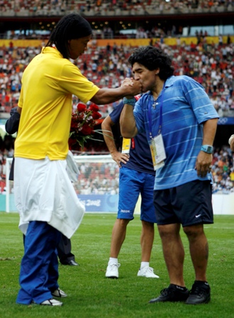 maradona_ronaldinho1.jpg