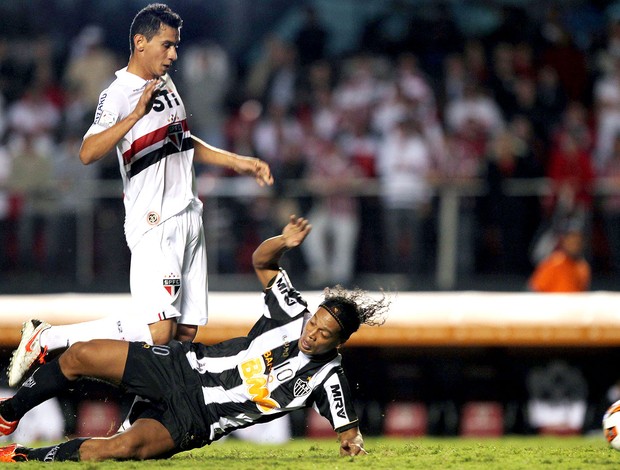 ganso_ronaldinho_jogo2_reu.jpg_95.jpg