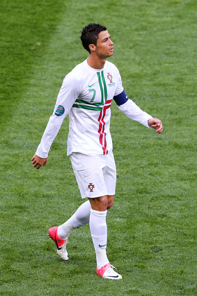Cristiano_Ronaldo_Denmark_v_Portugal_Group__QfUkFiYyiUl.jpg