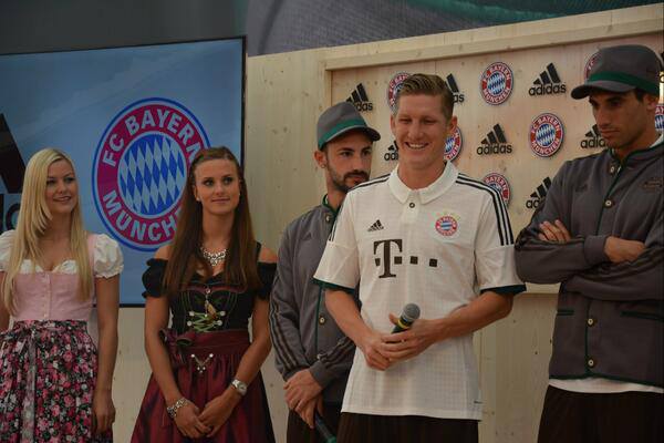 Schweinsteiger_new_kit.jpg