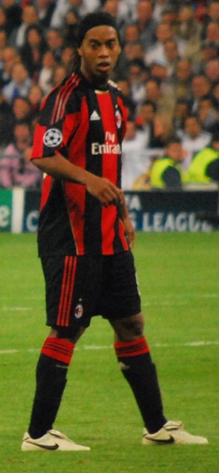 AC_Milan_2010_11_CL_Jersey_Ronaldinho.jpg