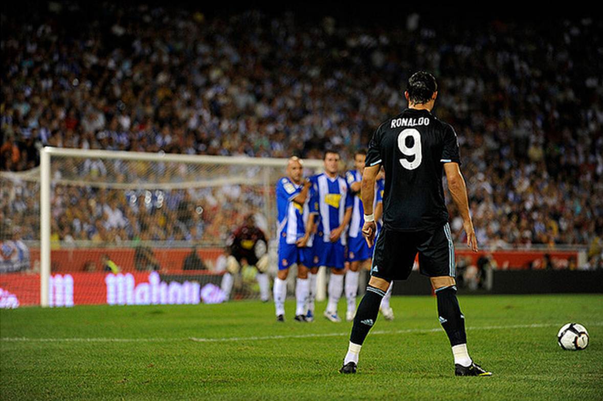 cristiano_ronaldo_free_kick_2.jpg