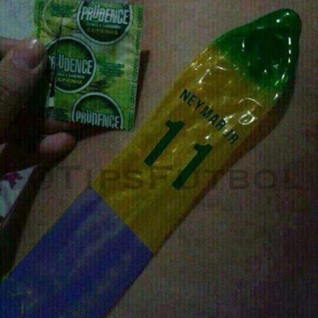 Brazil_Neymar_condom_640x640.jpg