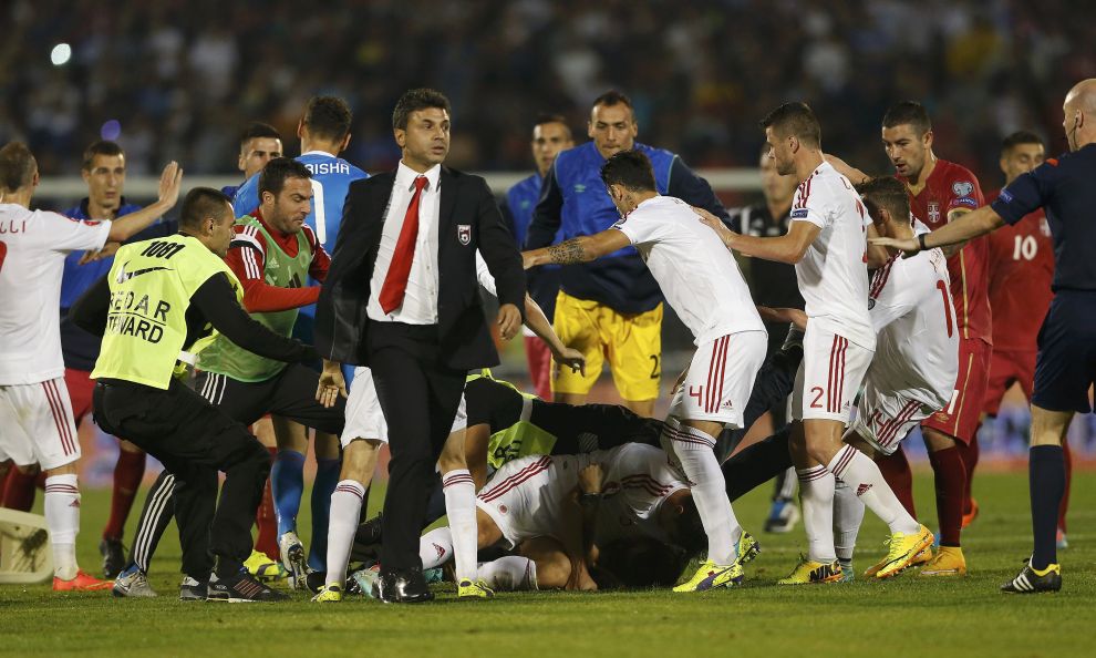 2014_10_14t204243z_2075739904_lr1eaae1liwlb_rtrmadp_3_soccer_euro_serbia_brawl_19601_immagine_obig.jpg