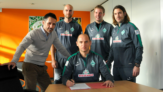 vertragsunterschrifttrainerteam630.jpg