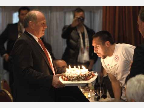 2106592589_bayern_bankett_manchester_united_hoeness_ribery.9.jpg