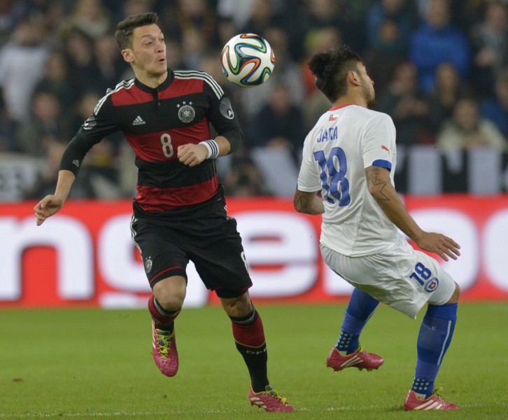 mesut_oezil.jpg