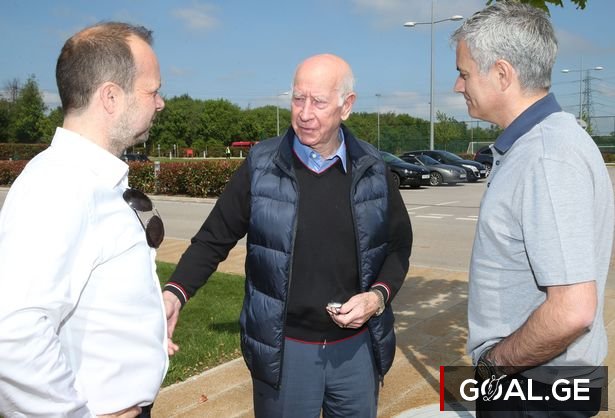 1464734857_jose_mourinho_with_sir_bobby_charlton_and_ed_woodward.jpg