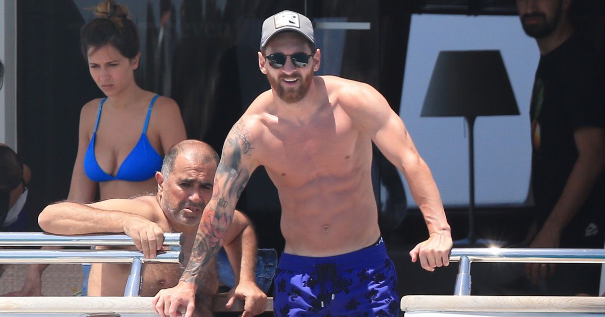 PAY_Lionel_Messi_on_holiday_in_Ibiza_on_a_yacht.jpg