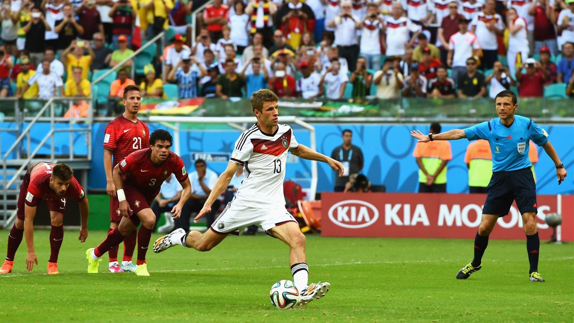Germany_Player_Thomas_Muller_Penalty_FIFA_World_Cup_2014_Wallpaper.jpg