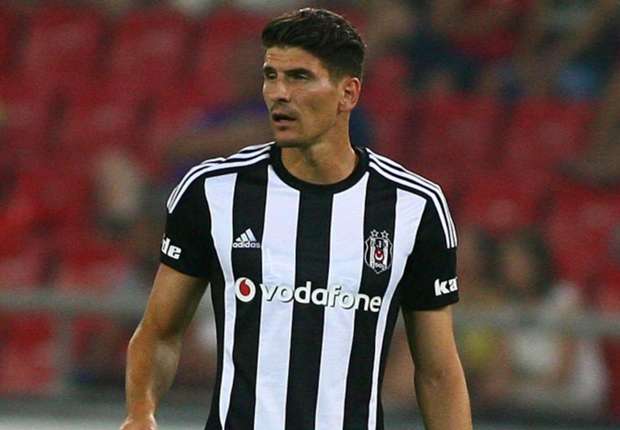 mario_gomez_besiktas_pyq2kj1bq1jz1fhnfa5ecisk3.jpg