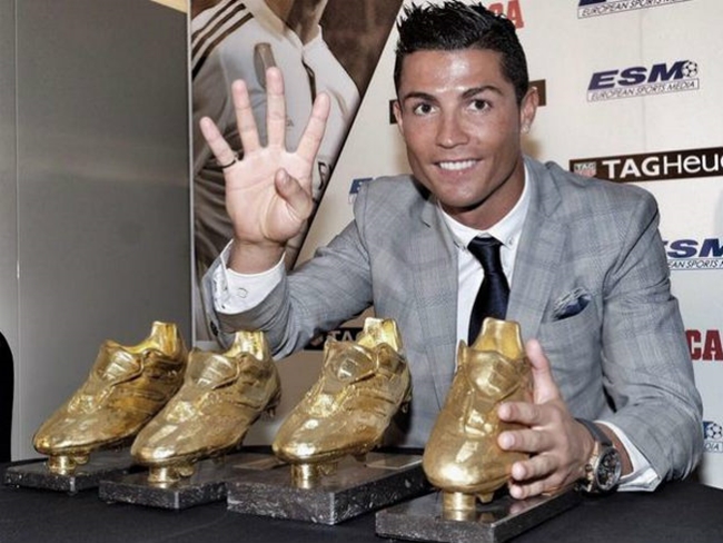 After_Winning_Fourth_Time_Golden_Shoe_By_Ronaldo_Becomes_First_Footballer_paknation.pk_1.jpg