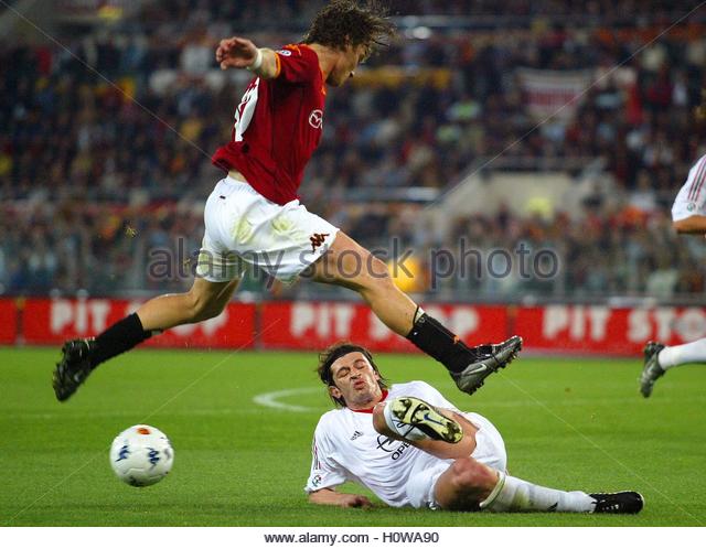 as_romas_captain_francesco_totti_is_tackled_by_ac_milans_kahka_kaladze_h0wa90.jpg
