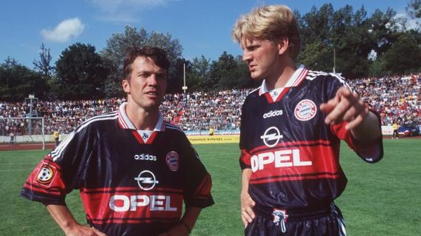 lothar_matthaus_y_stefan_effenberg_charlan_antes_de_un_partido__twitter.jpg