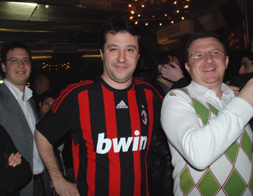 Salvini_con_la_maglia_del_Milan.jpg