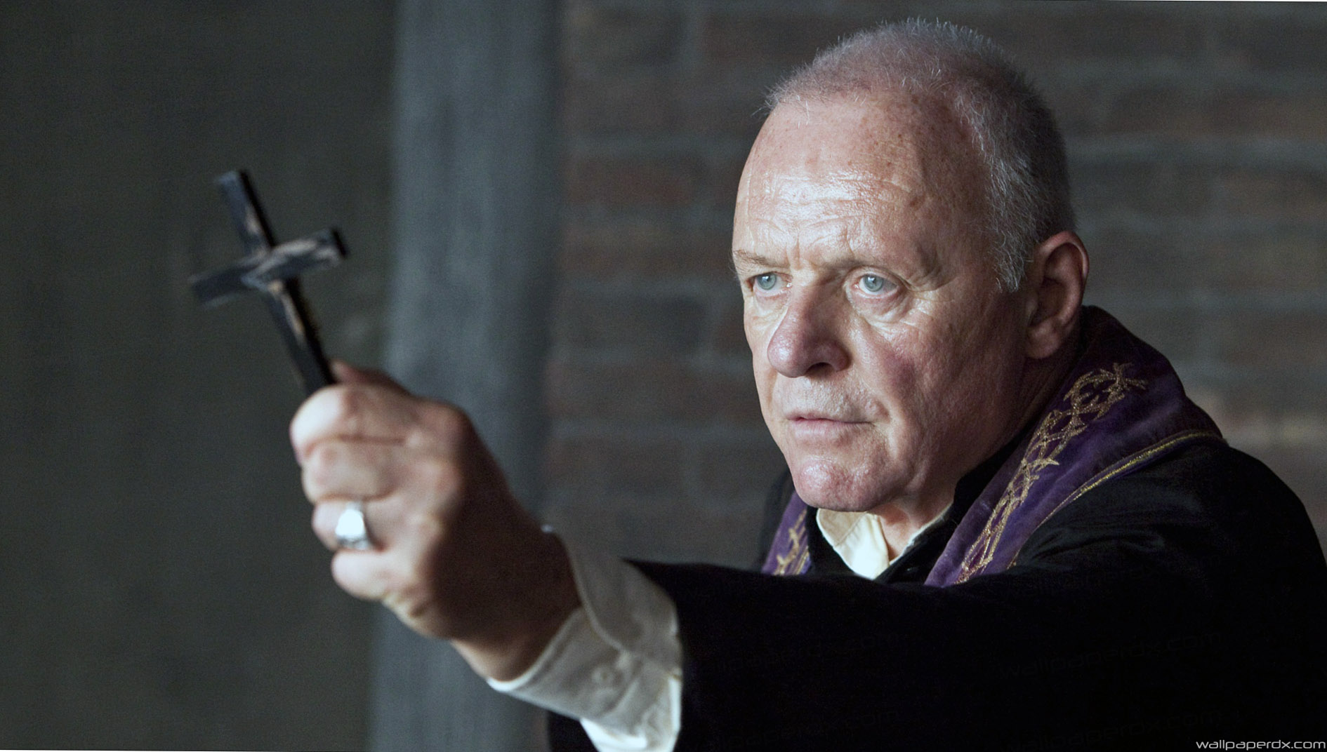 anthony_hopkins_actor_man_gray_haired_cassock_priest_cross_hd_wallpaper.jpg