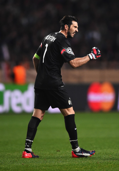 Gianluigi_Buffon_Monaco_FC_v_Juventus_UEFA_HsDebePSAmpl.jpg